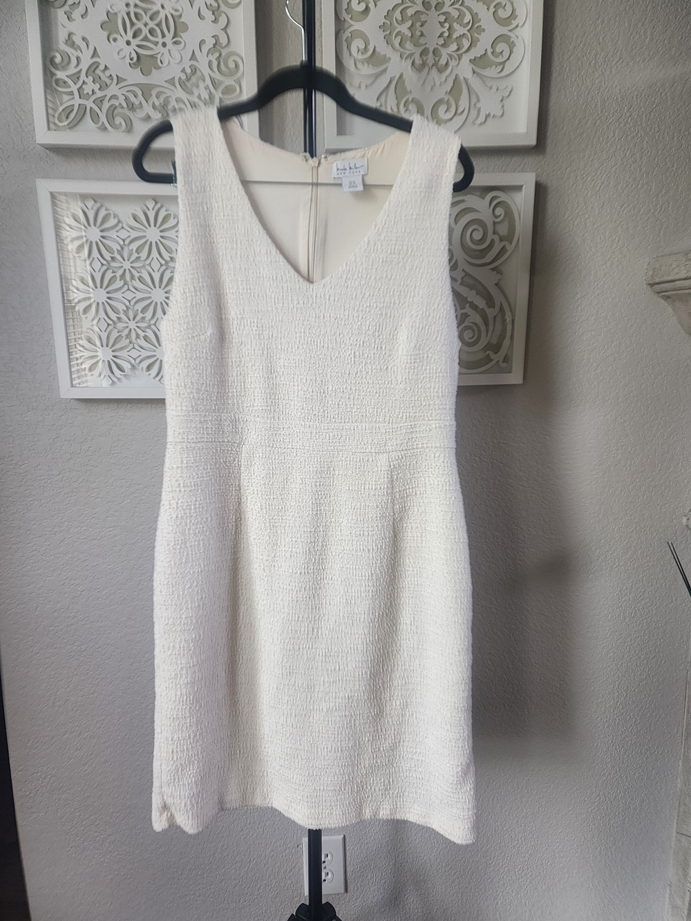 Nicole Miller Ivory Sleeveless Textured V-Neck Mini Dress